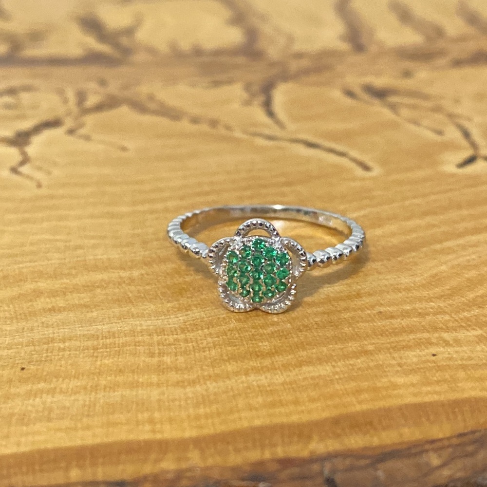 Sterling Silver Emerald Green CZ Flower Ring NWOT